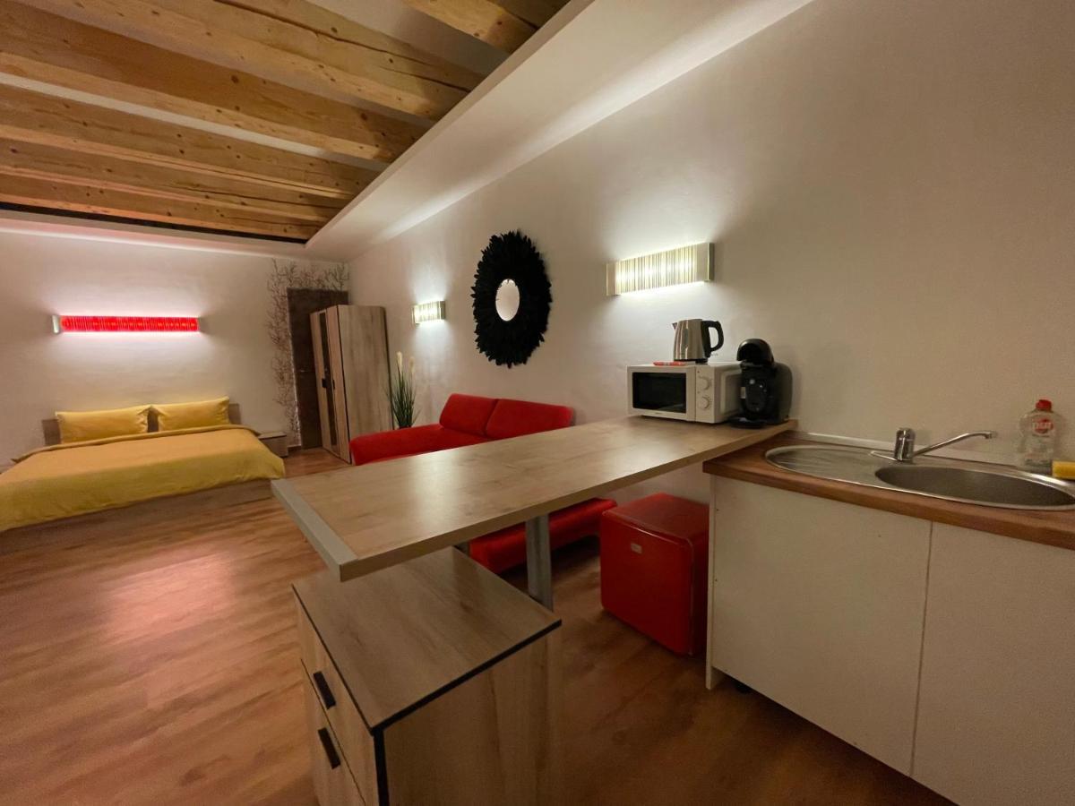 New Workspace Studio Savoya9 Self Check In Old City Center 티미쇼아라 외부 사진