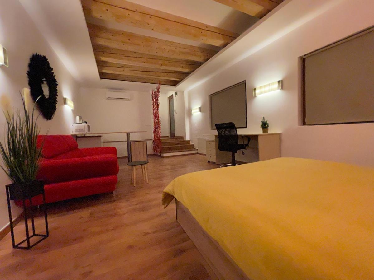 New Workspace Studio Savoya9 Self Check In Old City Center 티미쇼아라 외부 사진
