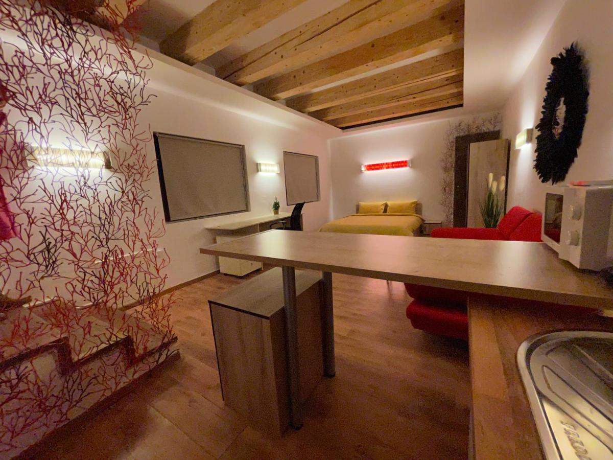 New Workspace Studio Savoya9 Self Check In Old City Center 티미쇼아라 외부 사진